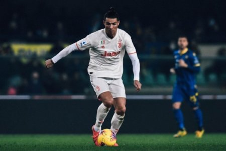 Ronaldo həvəskar futbola ianələrin təşəbbüskarıdır Ronaldo həvəskar futbola ianələrin təşəbbüskarıdır