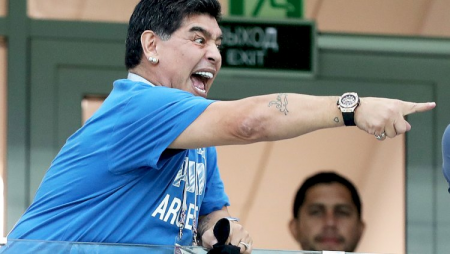 Maradonanın vəziyyəti pisləşdi - Xəstəxanaya yerləşdirildi Maradonanın vəziyyəti pisləşdi - Xəstəxanaya yerləşdirildi