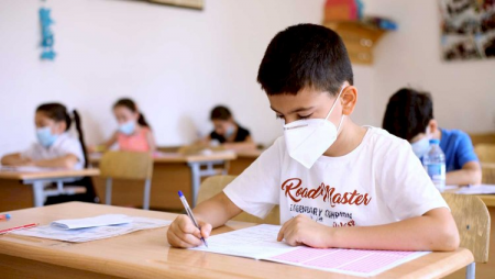 Şagirdlərin dərs zamanı maska taxması məcburi deyil - Nazirlik Şagirdlərin dərs zamanı maska taxması məcburi deyil - Nazirlik
