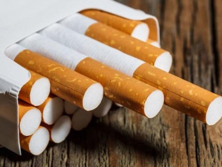 Uşaqlar üçün qadağan olunmuş siqaretlər satılır Uşaqlar üçün qadağan olunmuş siqaretlər satılır