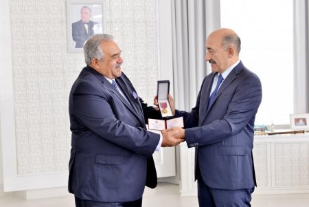 Cahangir Novruzova “Xalq artisti” fəxri adı təqdim olundu