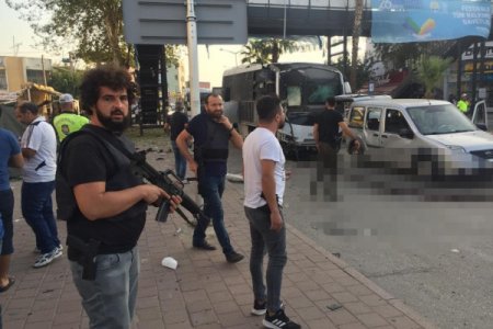 Türkiyədə terror: Polisləri daşıyan avtobus partladıldı