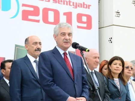 Əli Əhmədov: "Gənc nəsildə kitaba məhəbbətin artırılmasına xüsusi diqqət verilməlidir"