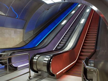Bakı metrosunda ən uzun eskalator bu stansiyadadır