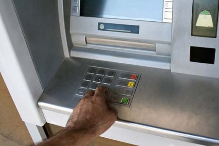 Oğul atasının bank hesabından pul oğurladı - Azərbaycanda OLAY