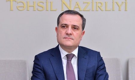 Nazir müəllimlərdən pul yığan direktoru işdən çıxardı