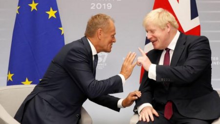 Donald Tusk “Brexit”lə bağlı Boris Consona sərt xəbərdarlıq edib
