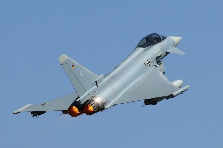 Almaniyada F-16 qırıcısı qəzaya uğrayıb