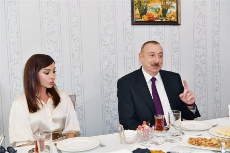 Prezident və xanımını toya dəvət etdilər