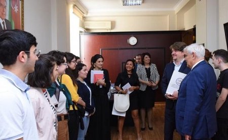 Kamal Abdulla təqaüd proqramını müzakirə etdi
