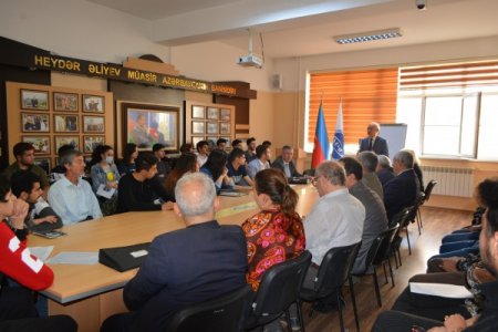 Universitetdə toplantı