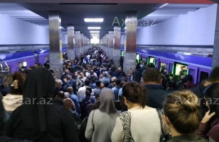 Metroda ciddi sıxlıq yarandı, qatarlar ləngidi