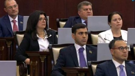 Deputatlar bir-birindən iki metr aralıda əyləşəcəklər!