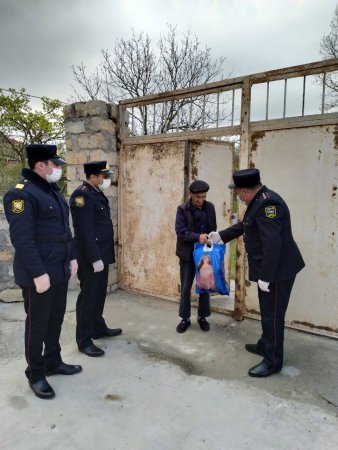 Xızı polisi yaşlı rayon sakinlərinin qonağı oldular