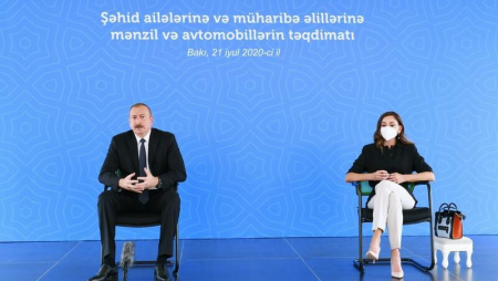 Prezident və xanımı mənzil və avtomobillərin təqdimatında iştirak edib - FOTO