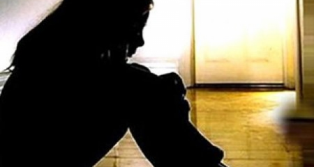 Yetkinlik yaşına çatmayan qızla cinsi əlaqədə olan şəxsi hansı cəza gözləyir?