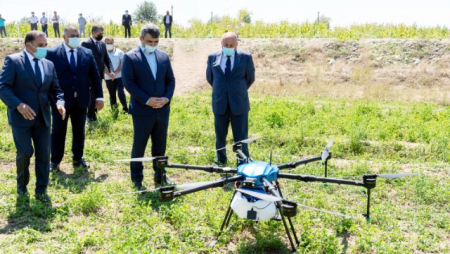 Azərbaycanda qarğıdalı sahələrinin dərmanlanmasında dronlar işə salındı