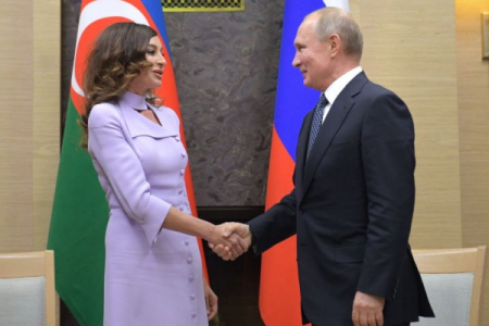 Putin Mehriban Əliyevanı təbrik etdi