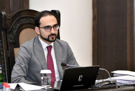 Paşinyan baş nazir postunu ona təhvil verdi