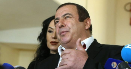 Erməni deputat: "Ermənistan əhalisi uçuruma yuvarlanır"