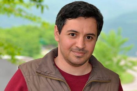Çingiz Abdullayev ana dilini alçaltmaq məqsədi güdür - Aqşin Yenisey