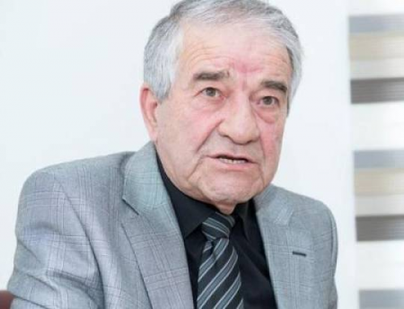 “İnsanları vətənindən didərgin, dövlətindən narazı salan bu cür adamlara vətən xaini demək olar...”