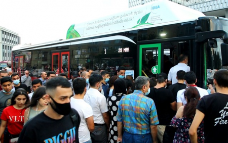 “Sıxlıq olan avtobuslara minməyin” çağırışından sonrakı vəziyyət - VİDEO