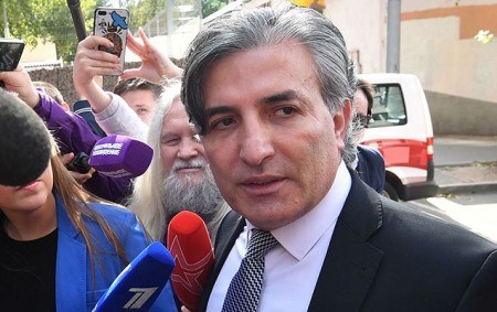 Elman Paşayev qanunu pozduğunu etiraf etdi
