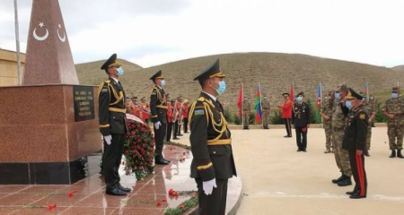 Qobustan rayonundakı Türk Şəhidliyi və hərbi hissədə anım mərasimləri keçirilib