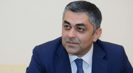 Rabitə və nəqliyyat işini bilməyən Rabitə və Nəqliyyat naziri Ramin Quluzadə Rabitə nazirliyi, yoxsa saçyoldu kantoru ?