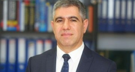 Vüqar Bayramovun qohumuna 3200 manat pul “atdılar”