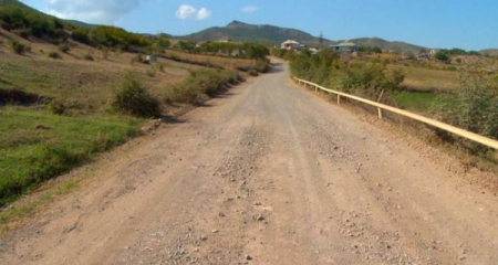 Qazaxda sərhədyanı kəndin yolu əsaslı təmir edilir