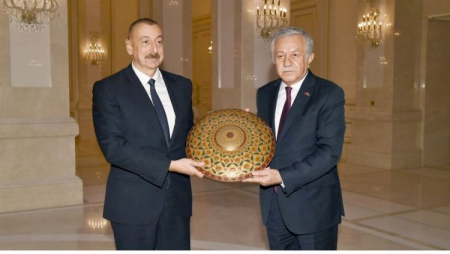 Dövlət Baxçalı İlham Əliyevə hədiyyə göndərdi