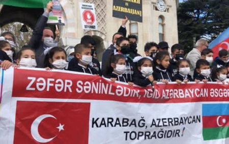 İstanbulda Azərbaycana dəstək aksiyası