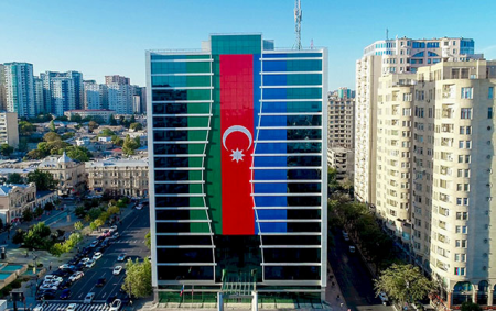 Nazirliyin binası bayrağa büründü - Fotolar
