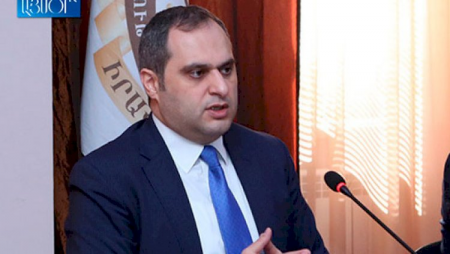 Erməni vəkillər də Paşinyana qarşı çıxırlar