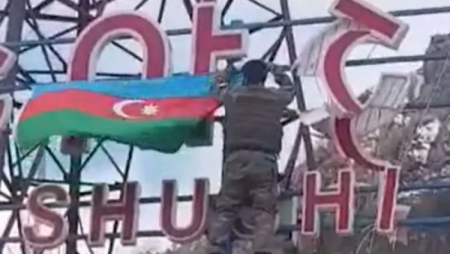 Şuşaya Azərbaycan bayrağının sancılma anı - Video