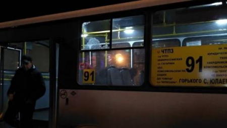 Rusiyada sərnişin avtobusu atəşə tutuldu - FOTO