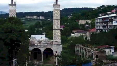 Qarabağ və ətraf rayonlarda dağıdılan məscidlərin sayı açıqlanıb