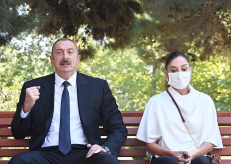 İlham Əliyev və xanımı yaralı hərbçilərlə görüşdülər