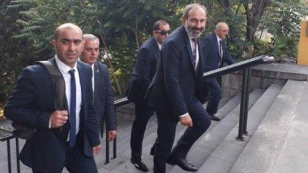 Paşinyanın mühafizəçilərinə etirazçıları öldürmək icazəsi verildi