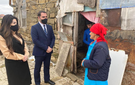 Nazirlik ağır şəraitdə yaşayan əsgər ailəsinə baş çəkdi - Fotolar