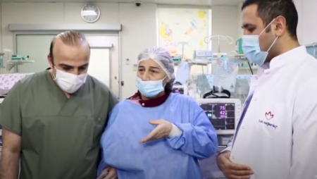 Bakıda 63 yaşlı qadın ana oldu - Video