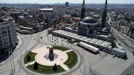 Türkiyədə həftəsonu küçəyə çıxmaq qadağan edilib