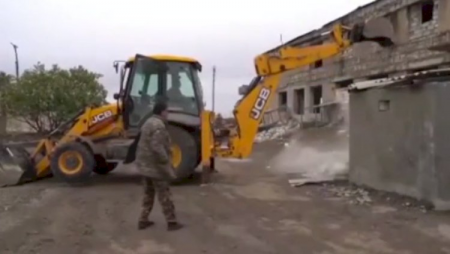 Ağdamdan çıxan ermənilərin son vəhşiliyi - Video