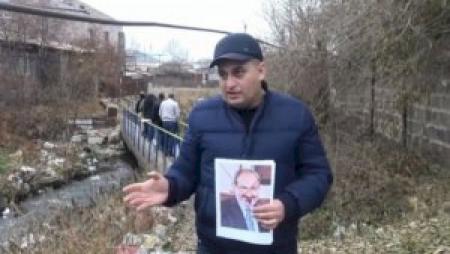 Ermənistanda Paşinyanın şəkilləri kanalizasiyaya atılır - Video