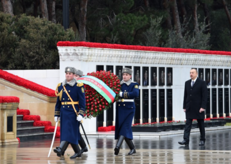 İlham Əliyevlə xanımı Şəhidlər Xiyabanında