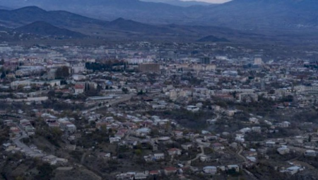 “Azərbaycan hərbçiləri Xankəndində alış-veriş edir...“