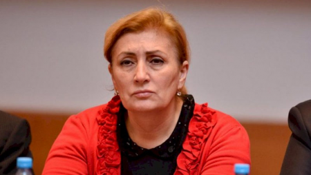 Deputatdan dərman çatışmazlığına ilginc reaksiya: “Adamlar alıb, evə doldurur…”