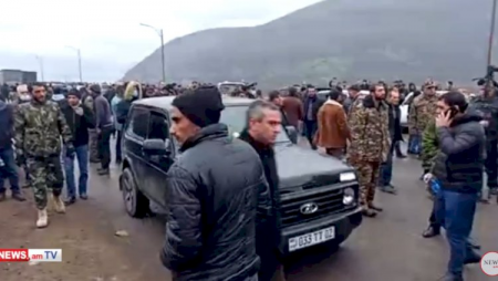 Etirazçı ermənilər Qafanda avtomobil yolunu bağladılar - Video